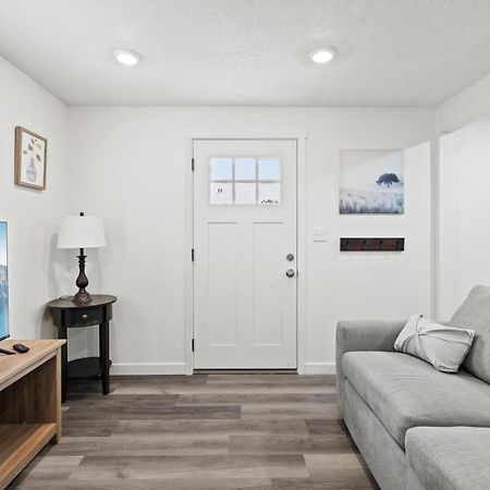 Peach Street Super Suite Медфорд Экстерьер фото