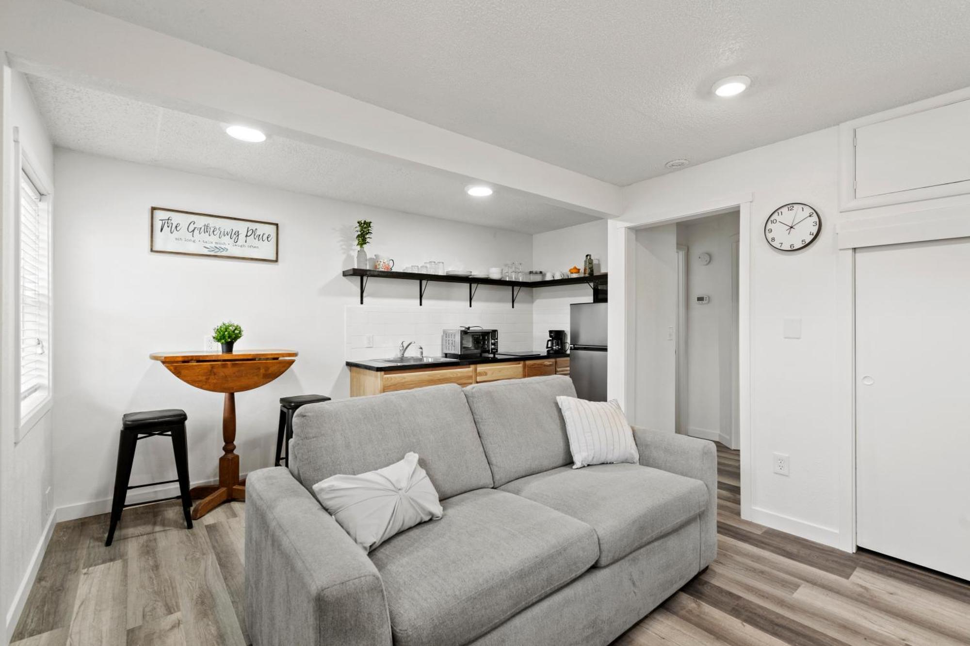 Peach Street Super Suite Медфорд Экстерьер фото