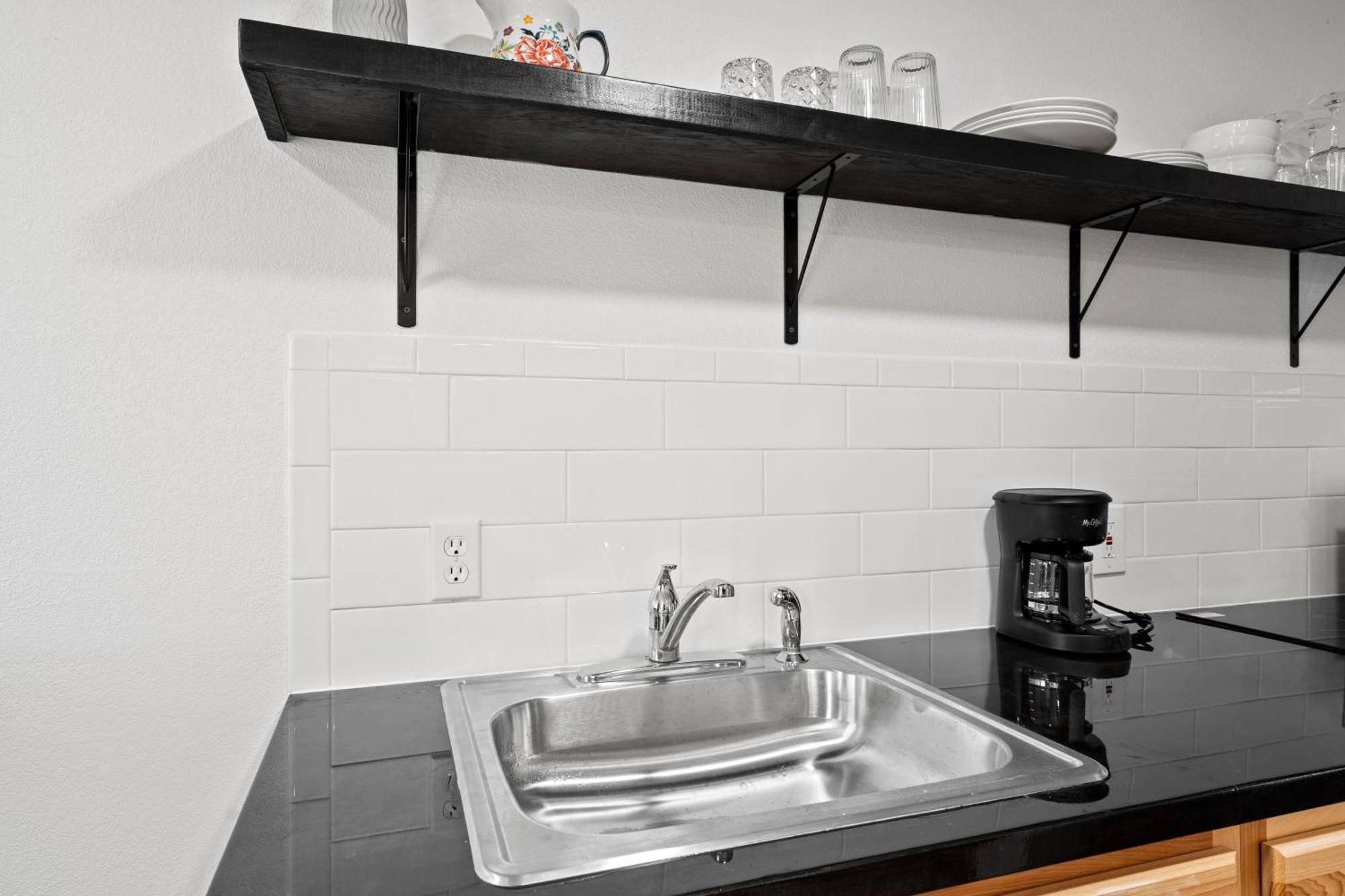 Peach Street Super Suite Медфорд Экстерьер фото