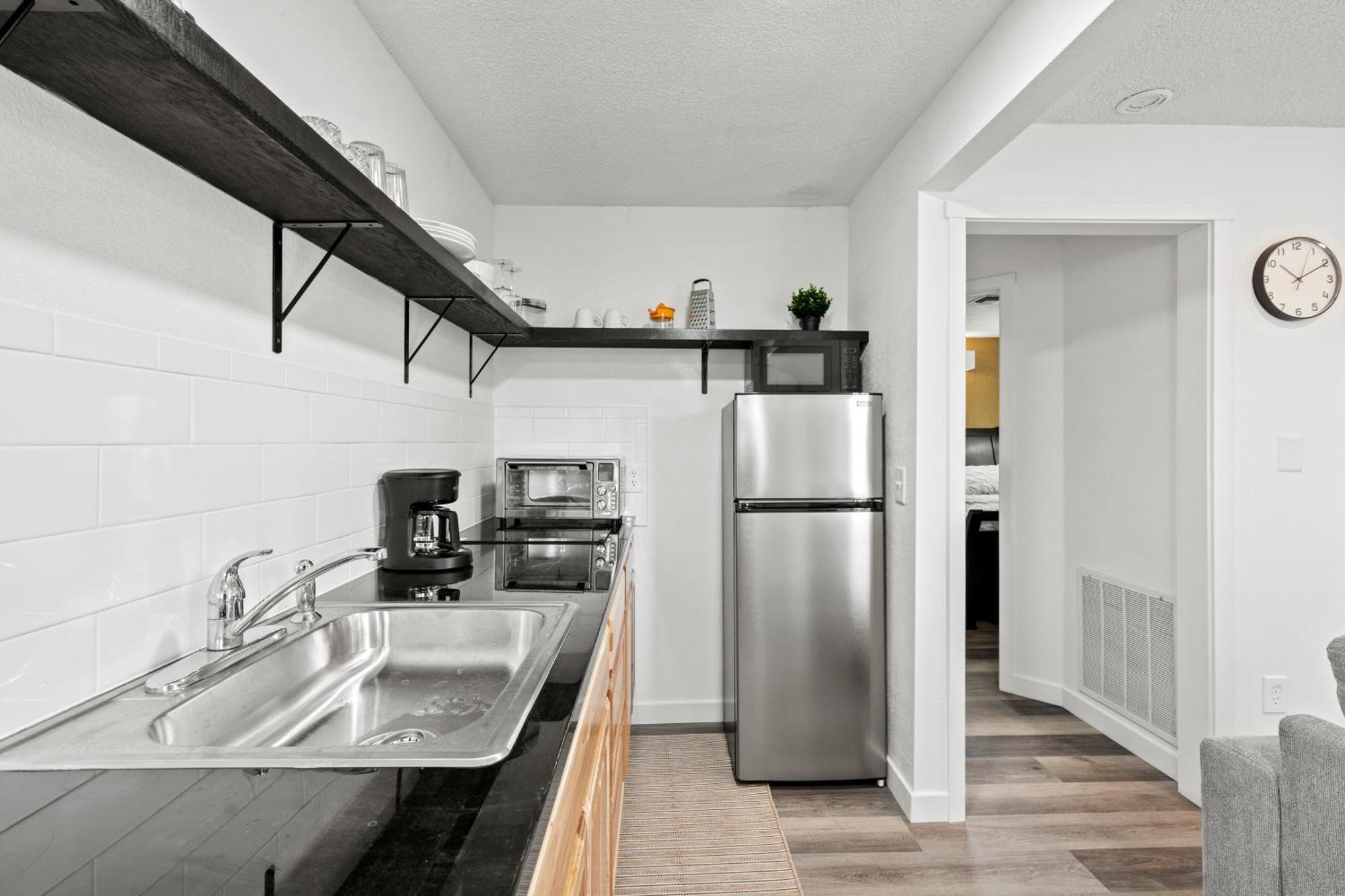 Peach Street Super Suite Медфорд Экстерьер фото